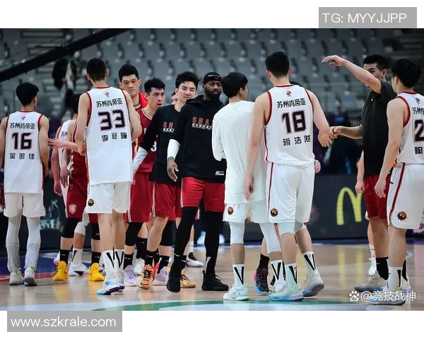 浙江广厦与北京首钢季前赛精彩对决展现篮球魅力与团队精神 浙江广厦与北京首钢季前赛精彩对决展现篮球魅力与团队精神